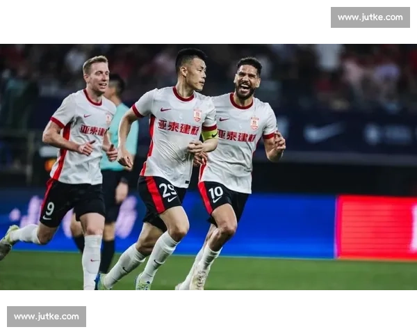 杜震宇盛赞谭龙破纪录：这是亚泰传承的荣耀